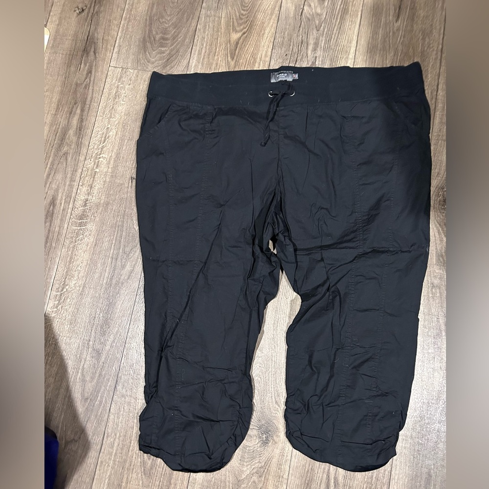 Torrid Black lightweight cropped pants